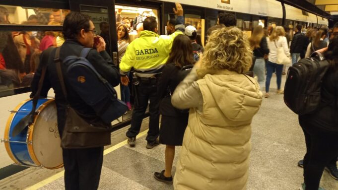 Metrovalencia refuerza su atención al cliente con 123 nuevos agentes durante las Fallas