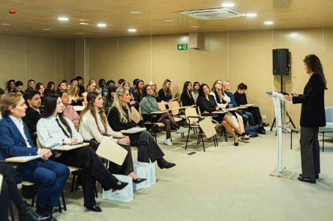 Estudiantes de GBSB Global analizan el impacto de la IA en moda y turismo