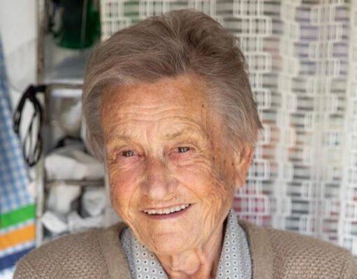 Se va Angelita, una vida entera en las cuevas de Paterna