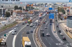 Accidente en la A-3 colapsa la entrada a Valencia en plena hora de tráfico