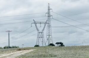 Un golpe a una línea deja sin luz a dos pueblos de Valencia