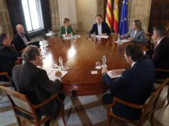 El President Pérez Llorca se Reúne con ASCER para Abordar la Situación del Sector del Azulejo en Valencia