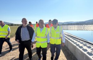 El conseller Barrachina anuncia una inversión de 6 millones de euros para la balsa de Beneixama y exige la reparación de San Diego