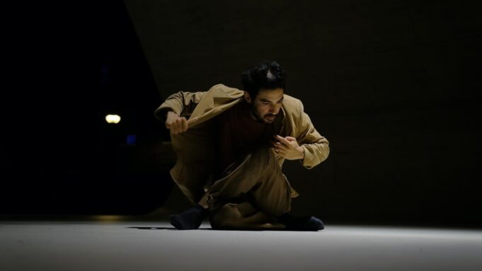 El festival Dansa València concluye con una reflexión de Mal Pelo en el Teatre Principal