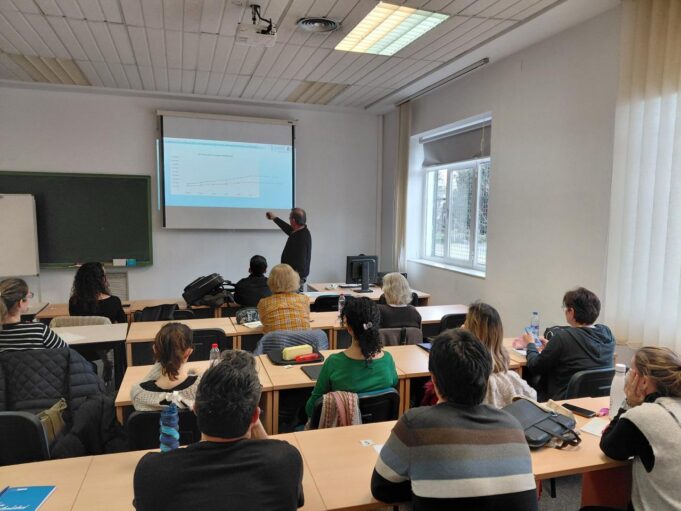 La Conselleria de Sanidad proporciona una formación extensiva a más de 228.000 profesionales en 2025