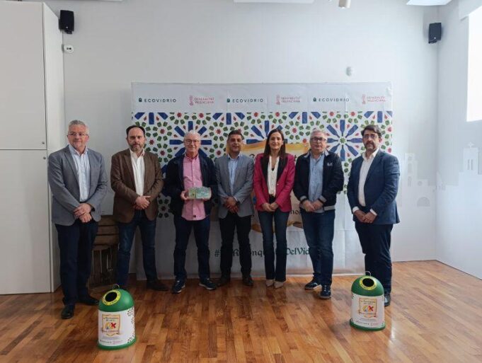 La Generalitat y Ecovidrio fomentan el reciclaje durante las fiestas de Moros y Cristianos, recuperando más de 263.000 kilos de vidrio en 2025
