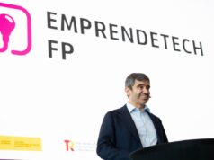 Alumnos del IES Vinalopó de Novelda Son Galardonados por su Innovador Gemelo Digital para Evaluación de Vehículos
