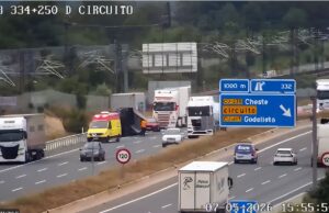 Un accidente colapsa la A-3 en Chiva y provoca largas retenciones
