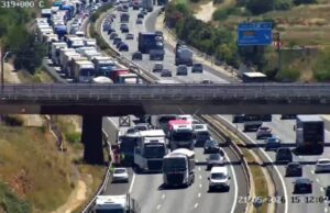 Siniestro hacia Castellón: un accidente bloquea la A-7 y colapsa el tráfico en Moncada