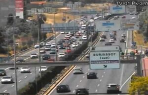 Burjassot: un accidente colapsa la CV-35 en plena entrada a Valencia