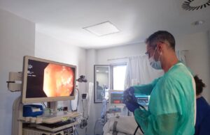 El Hospital de Manises efectúa su primer trasplante de microbiota fecal para combatir infecciones intestinales graves