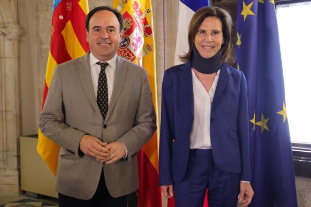 El_President_Perez_Llorca_se_reune_con_la_Embajadora_de_Francia_en_Espana.jpg