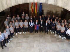 El president Pérez Llorca homenajea al Club Deportivo Eldense por su ascenso a la Segunda División