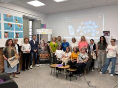 El programa ‘Todos Conectados’ ofrece oportunidades a mujeres en situación de brecha digital, según la secretaria autonómica de Igualdad y Diversidad