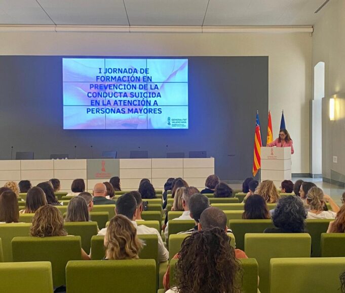 La Generalitat Valenciana promueve la formación sobre prevención del suicidio entre profesionales de centros de mayores