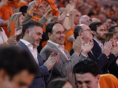 Pérez Llorca asiste al decisivo partido entre Valencia Basket y Panathinaikos por acceso a la Final Four