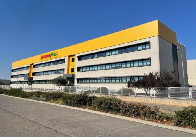 Ahorramas roza los 300 supermercados y supera los 14.200 empleados en 2025