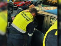 VÍDEO | “Mi bebé se quedó encerrado en el coche por accidente”. Actuación crucial de los bomberos en el rescate de un bebé de un vehículo