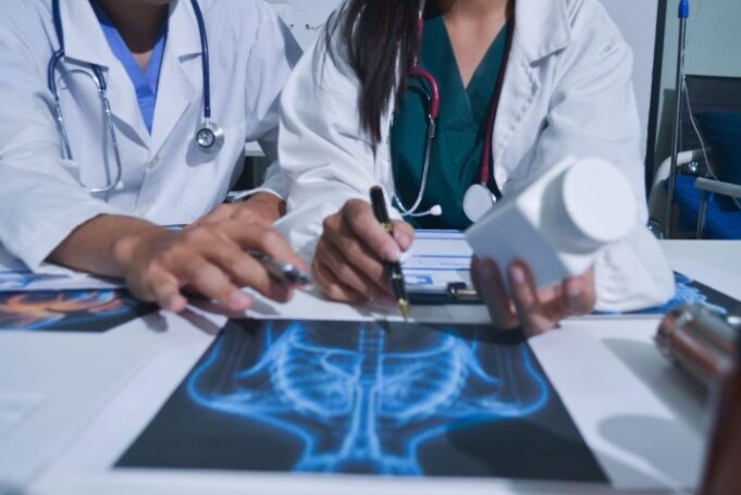 Los hospitales madrileños agilizan las listas de espera en plena crisis sanitaria
