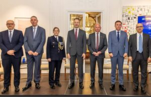 Suecia y España impulsan la cooperación tecnológica y militar en un foro estratégico de defensa