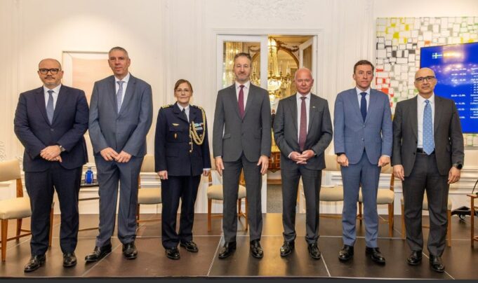 Suecia y España impulsan la cooperación tecnológica y militar en un foro estratégico de defensa