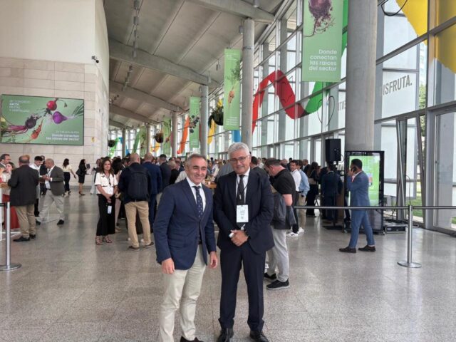 Barrachina_aboga_por_el_relevo_generacional_y_la_modernizacion_para_fortalecer_las_exportaciones_agroalimentarias_de_la_Comunidad_Valenciana.jpg
