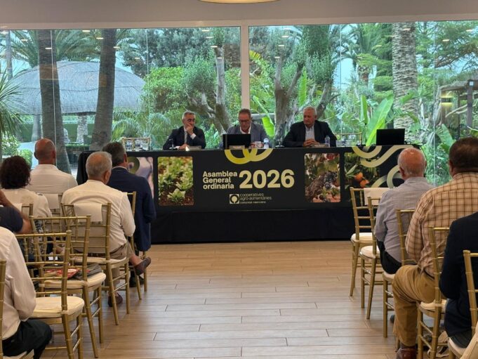 Barrachina destaca la importancia del cooperativismo para potenciar los 50 millones destinados a la modernización agraria en Valencia