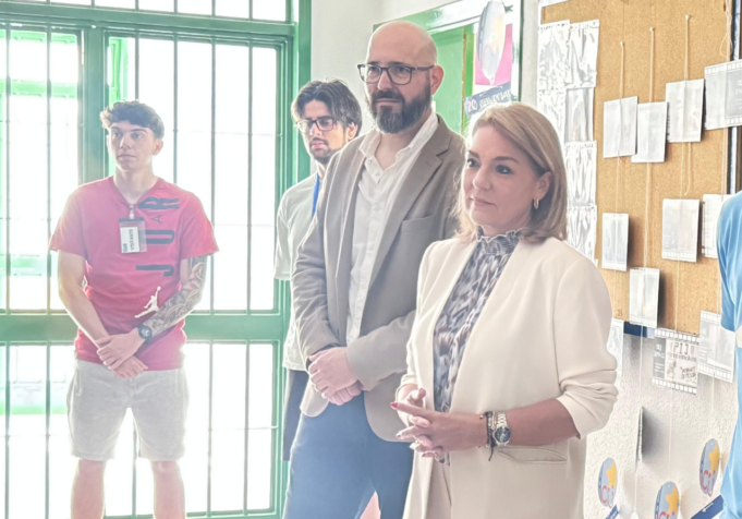 Camarero destaca el papel del IVAJ en la reinserción juvenil en el Centro Penitenciario de Picassent