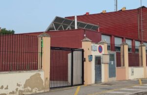 Un niño se rompe la tibia y el peroné tras caerle una rama en un colegio de Albalat