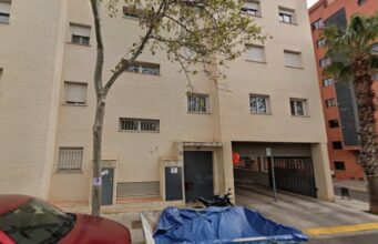Un vecino pide socorro desde su casa en llamas en pleno Paterna