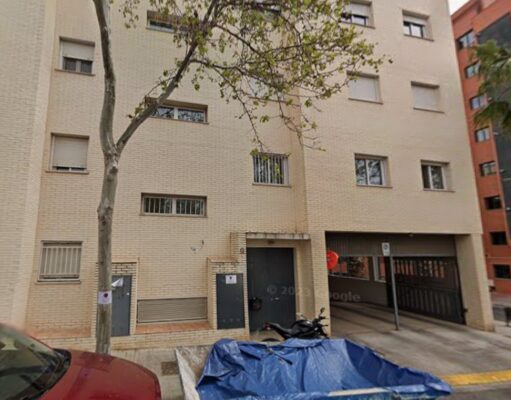 Un vecino pide socorro desde su casa en llamas en pleno Paterna