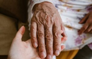 Cuidado de personas mayores en centro de día y con ayuda a domicilio en Valencia: Sayca Geriatría ofrece atención integral