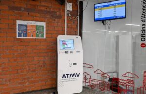 La Generalitat implementa una máquina autoservicio para tarjetas de transporte en Metrovalencia
