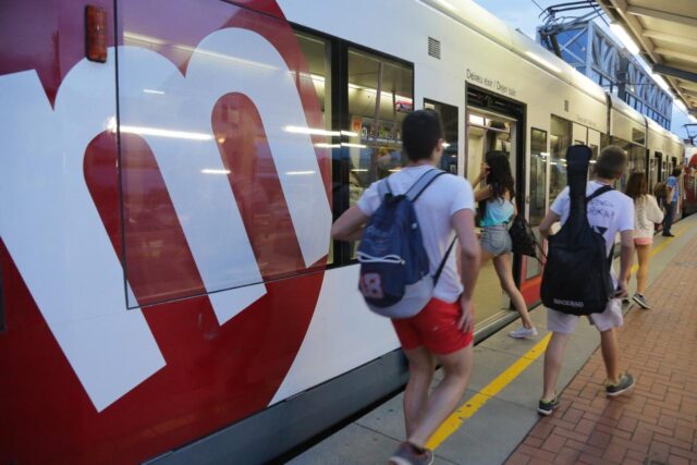 Metrovalencia_Extiende_Su_Servicio_Durante_la_Noche_de_San_Juan_para_Facilitar_el_Acceso_a_las_Playas.jpg