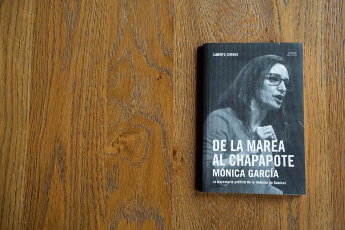 Un nuevo ensayo aborda los conflictos generados durante el mandato de Mónica García