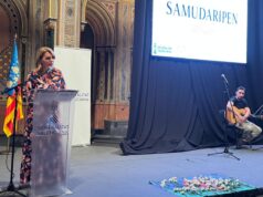 Camarero destaca la fortaleza de la comunidad gitana en la conmemoración del Samudaripen