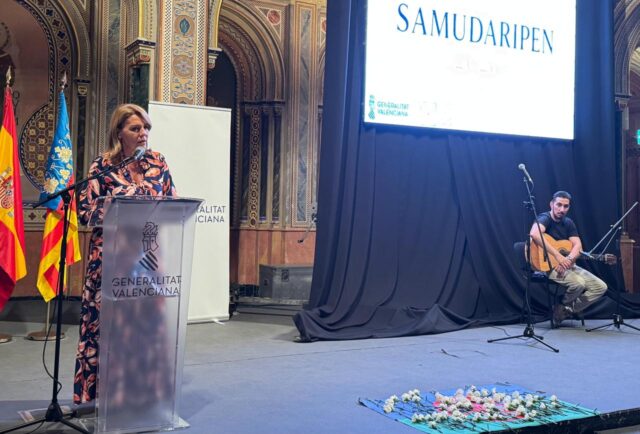 Camarero_destaca_la_fortaleza_de_la_comunidad_gitana_en_la_conmemoracion_del_Samudaripen.jpg