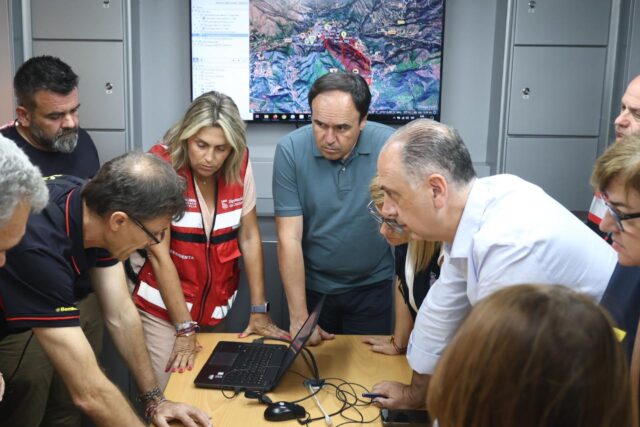 El_President_Perez_Llorca_llama_a_la_poblacion_a_extremar_precauciones_ante_la_ola_de_calor_y_el_riesgo_de_incendios_en_Soneja.jpg