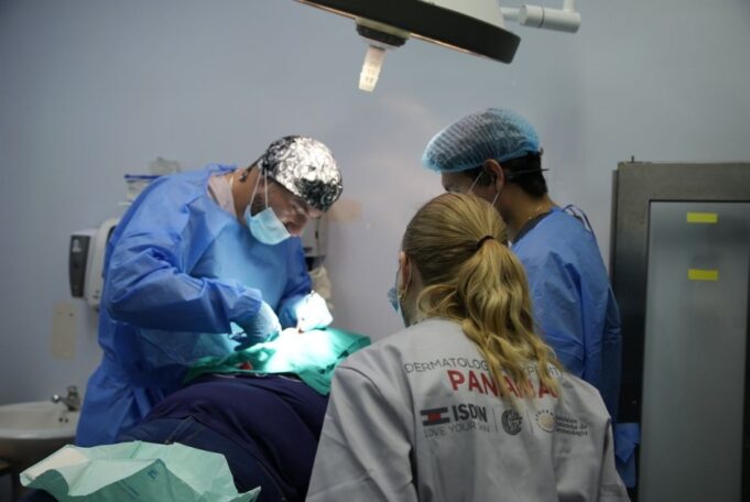 ISDIN refuerza sus expediciones dermatológicas en Panamá para prevenir el cáncer de piel en personas con albinismo