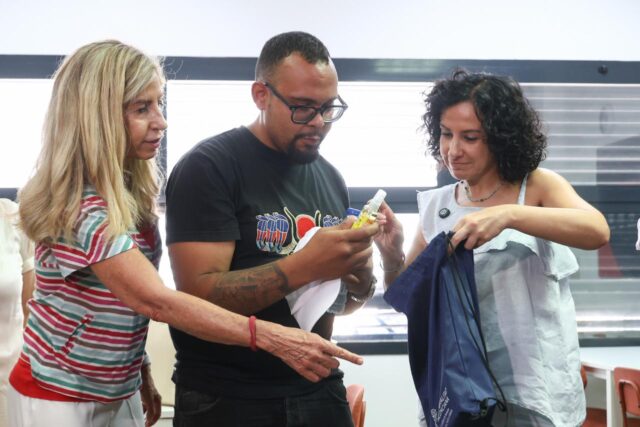 La_Generalitat_Valenciana_distribuye_kits_de_proteccion_contra_el_calor_para_personas_sin_hogar.jpg