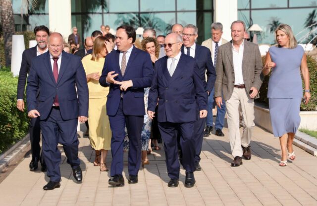 Perez_Llorca_anuncio_una_inversion_inmediata_para_mejorar_la_climatizacion_en_colegios_valencianos_para_el_proximo_curso.jpg