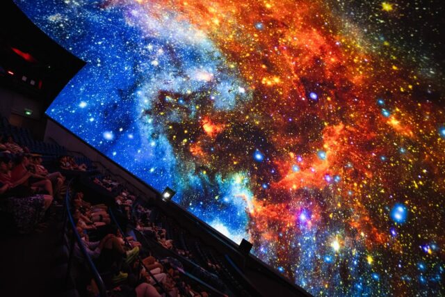 El_Hemisferic_de_Valencia_Realiza_Sus_Ultimas_Sesiones_de_Astronomia_en_Directo_hasta_Septiembre.jpg
