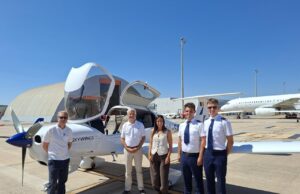 El aeropuerto de Castellón firma un acuerdo con Skywings para establecer un centro de formación de pilotos