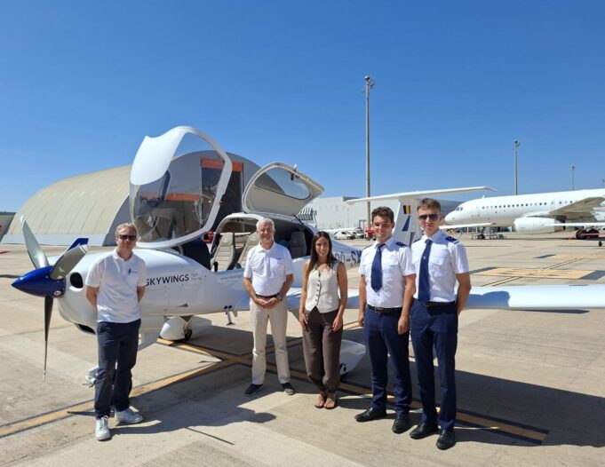 El aeropuerto de Castellón firma un acuerdo con Skywings para establecer un centro de formación de pilotos
