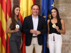 El presidente Pérez Llorca aplaude el histórico oro de las gimnastas valencianas Marina Cortelles y Lucía Muñoz en el Campeonato del Mundo