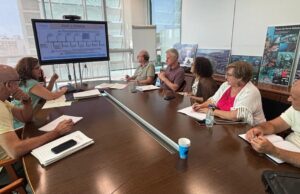 La Generalitat de Valencia trabaja en una solución consensuada para el paso a nivel de Metrovalencia en l’Eliana