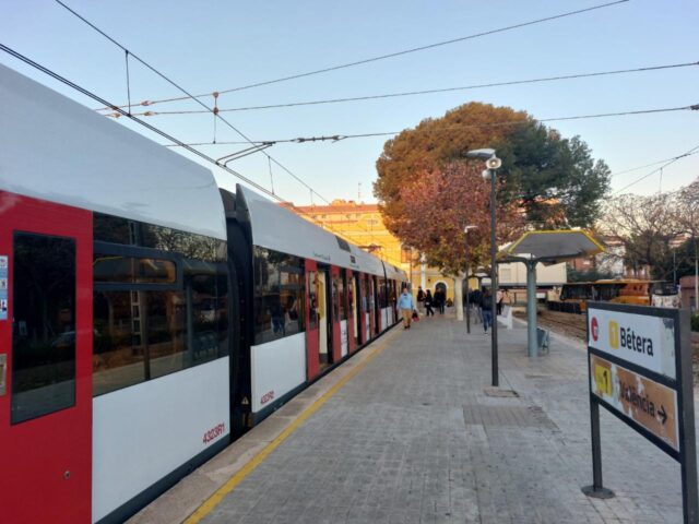 Metrovalencia_Aumenta_el_Servicio_Nocturno_de_la_Linea_1_Durante_la_Festa_de_les_Alfabegues_en_Betera.jpg