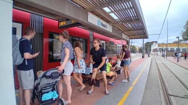 Metrovalencia_dispondra_de_165.000_plazas_en_metro_y_tranvia_para_el_eclipse_solar_en_Valencia.jpg