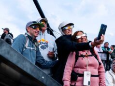 Más de 250 personas observan el eclipse solar desde el Mirador Solar de Tristaina