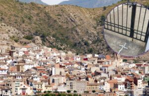 Una extraña escena hallada junto a la piscina de un pueblo de Valencia desata todo tipo de teorías